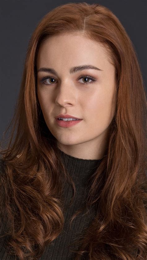 1,082 Sophie Skelton Photos & High